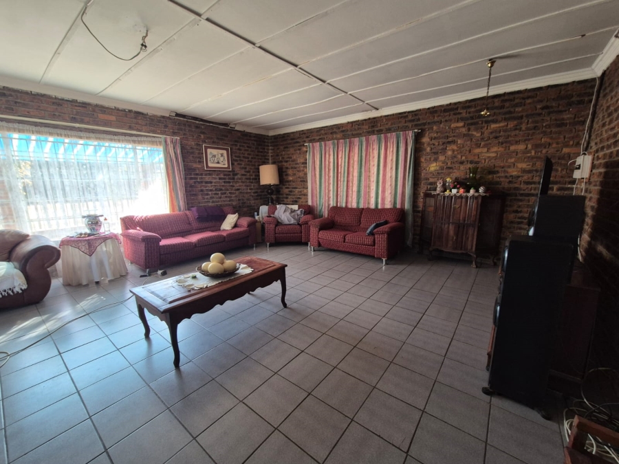 2 Bedroom Property for Sale in Oranjeville Free State